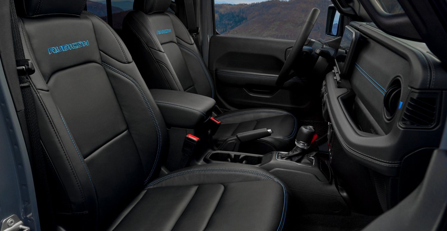 /content/dam/jeep/crossmarket/wrangler-my-25/phev/03-interior/JEEP-WRANGLER-PHEV-MY25-1441X745-INTERIOR-3.jpg